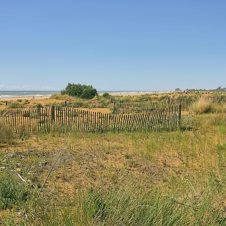 아파트 Essential Near The *