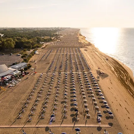 아파트 Essential Near The